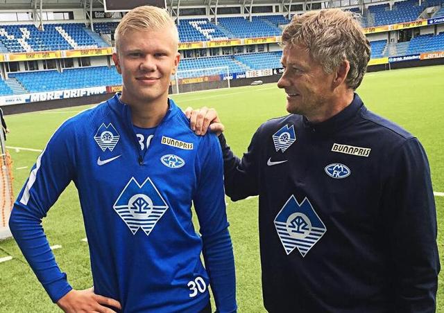 穆斯卡特带队两年两夺中超冠军，仅次于里皮、斯科拉里、图拔（穆斯卡特两季连冠中超，冠军数仅逊里皮、斯科拉里、图拔）