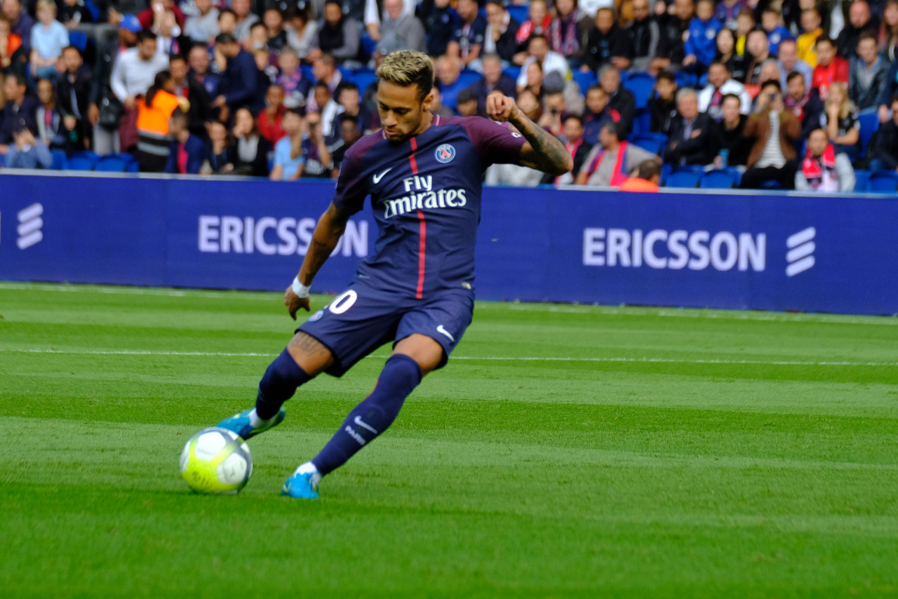 B费和内维斯各进三球，葡萄牙队史第3次单场比赛有两人戴帽（葡萄牙史上第三次单场双帽：B费、内维斯各上演帽子戏法）