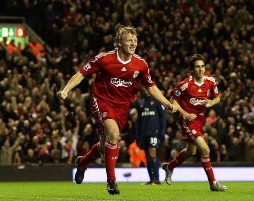 上任后首次露面，国足新帅邵佳一现场观战中国U22vs越南U22（履新首秀！国足新帅邵佳一现场考察中国U22对阵越南U22）