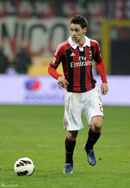 克亚尔：莱奥要变得更稳定，他能成为世界上最好的球员之一（克亚尔：莱奥需提升稳定性，具备跻身世界最佳行列的潜力）