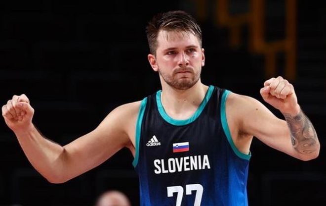 这脚爆射有火箭推进器吧？（这一脚劲射是装了喷气引擎吗？）