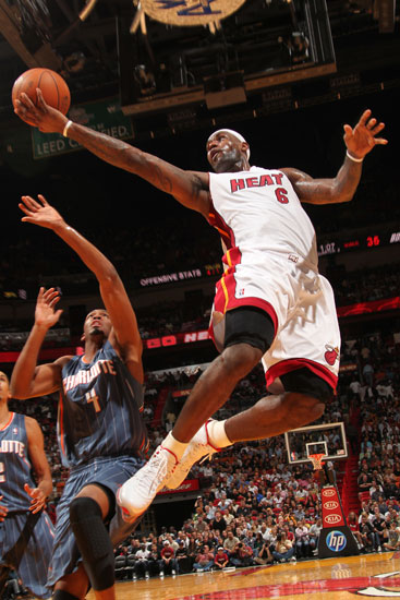 某球员可能回国发展，传闻不断（某球员或将回国发展，传闻持续发酵）