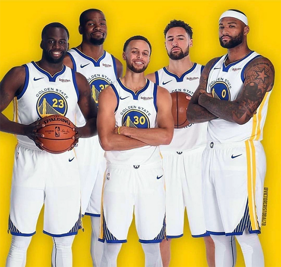 篮球赛场上的精彩瞬间：恩比德接球转身背筐出手（赛场高光一刻：恩比德接球转身背身跳投）