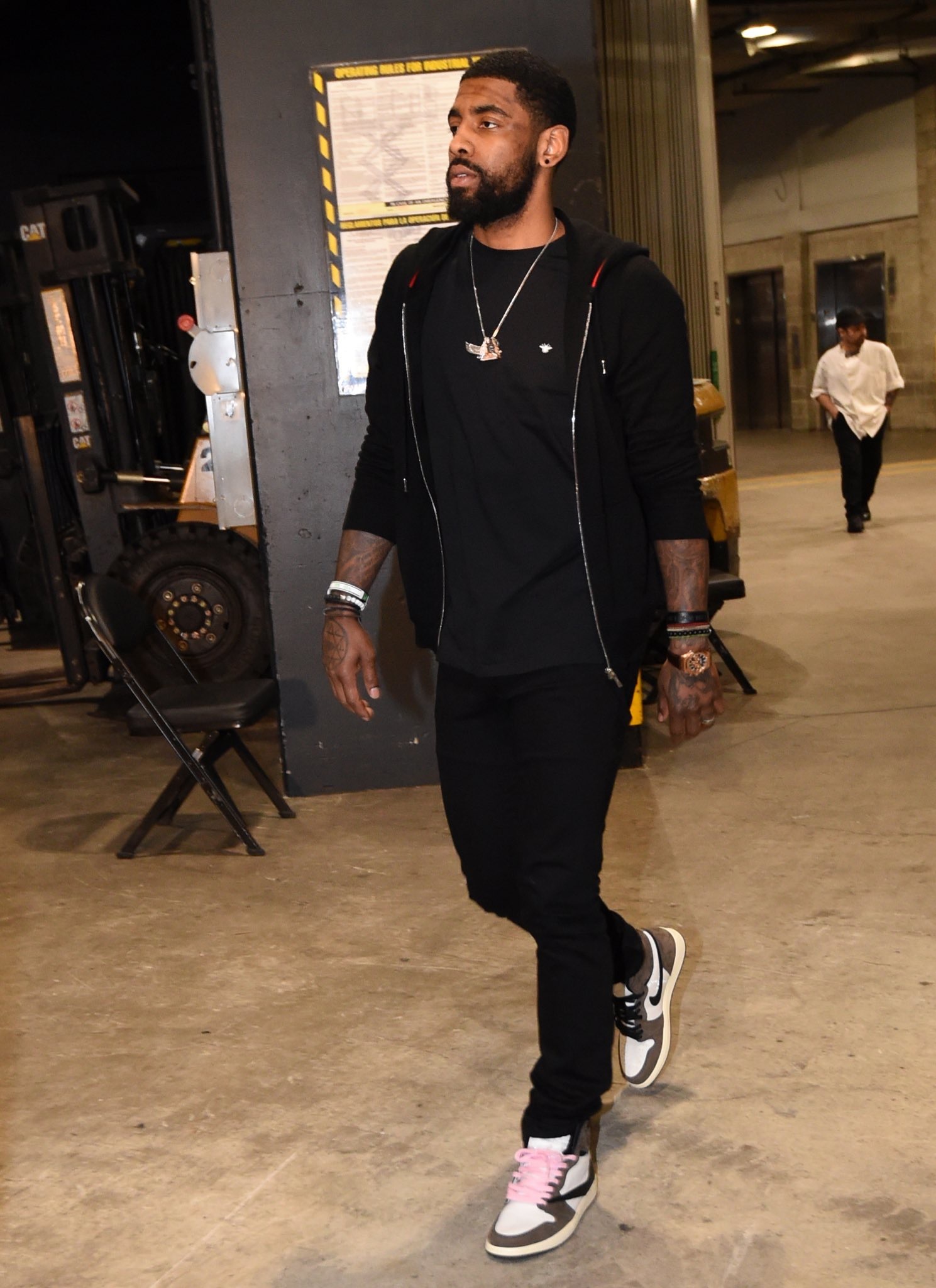 药厂高层谈滕哈赫：一开始选的方向就不太对，就算赢球也会解雇他（药厂高层：滕哈赫起步方向就错了，即使赢球也难免被解雇）