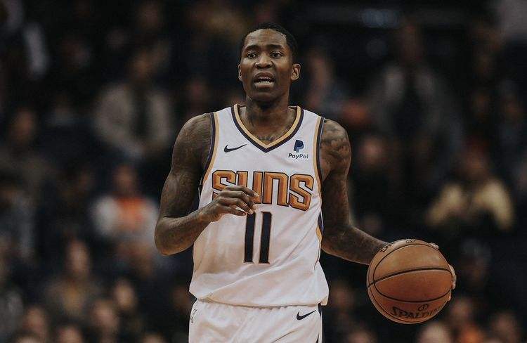 第17圈，诺里斯和勒克莱尔先后进站，出站后诺里斯卡在安东内利身后暂列第9。（第17圈，诺里斯与勒克莱尔相继进站，诺里斯出站后落在安东内利之后暂居第9位。）