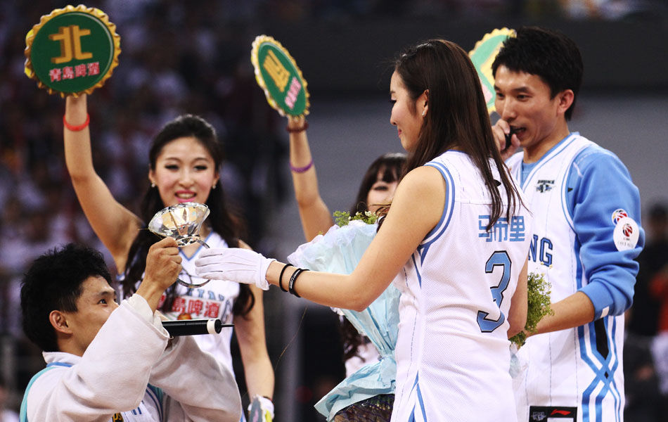 基米希：球队上半场表现不错，卡尔理应入选德国国家队（基米希称赞上半场发挥，力挺卡尔入选德国国家队）