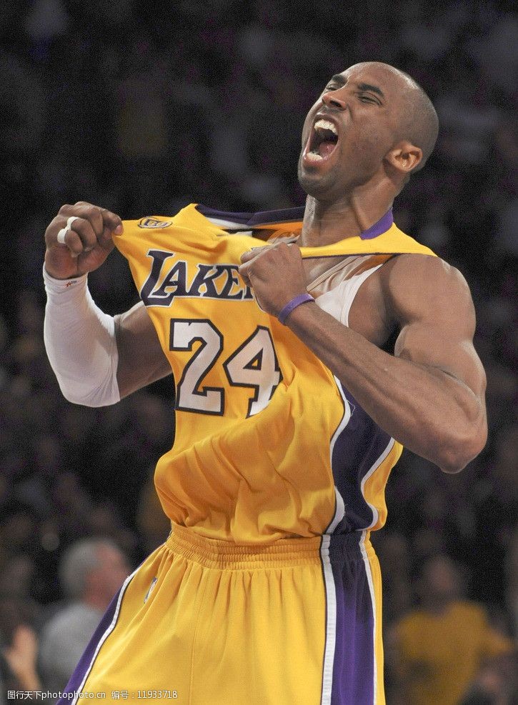 常州举办足球音乐晚会，黄紫昌夫妇甜蜜献唱《小酒窝》（常州上演足球音乐之夜，黄紫昌携妻深情合唱《小酒窝）