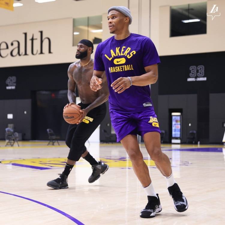 CBA：浙江男篮主场大胜新疆（CBA：浙江男篮坐镇主场狂胜新疆队）