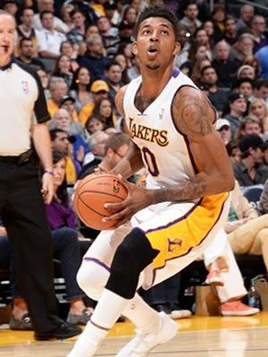 借鉴国米阿德里亚诺改编的莱昂纳多之歌（致敬国米阿德里亚诺演绎的《莱昂纳多之歌）