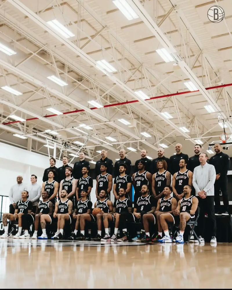 徐根宝谈退休传闻：基地有13-14梯队，我就一生一世搞足球了（徐根宝回应退休传言：基地已有13至14个梯队，这一生只为足球）