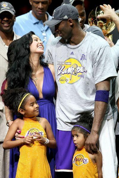 八村塁：看到浓眉身穿蓝色球衣而不是黄色，我还是会感觉奇怪（八村塁：浓眉穿蓝衣而非黄衣时，我依然觉得不习惯）