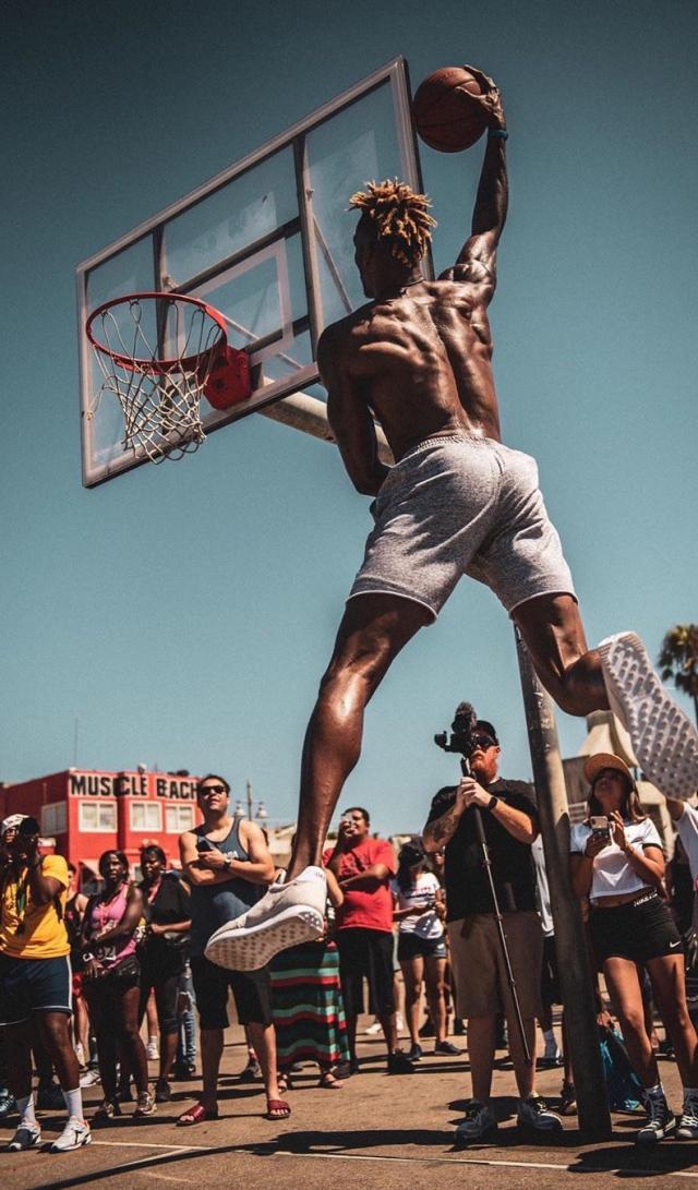 强队优势全无，弱队反而更冷静（强队优势尽失，弱队更加沉稳）