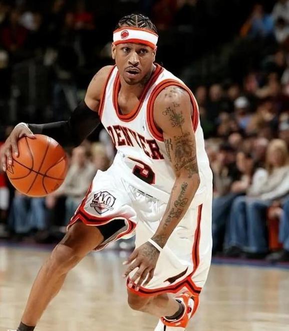 庆祝苏超夺冠，泰州市委书记与泰州队球员合唱《歌唱祖国》（为庆祝苏超夺冠，泰州市委书记携泰州队球员同唱《歌唱祖国）