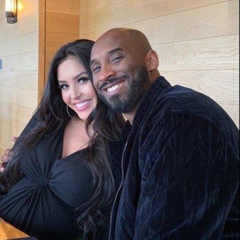 载入史册！阿根廷晒球队卡塔尔世界杯夺冠海报，梅西捧杯C位（铭刻史册！阿根廷发布卡塔尔世界杯冠军海报，梅西捧杯居C位）