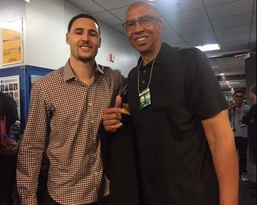 足坛年终大战即时排名：姆巴佩榜首，萨拉赫、托纳利暂32强之外（年终足坛决战实时榜：姆巴佩领跑，萨拉赫与托纳利暂未跻身32强）