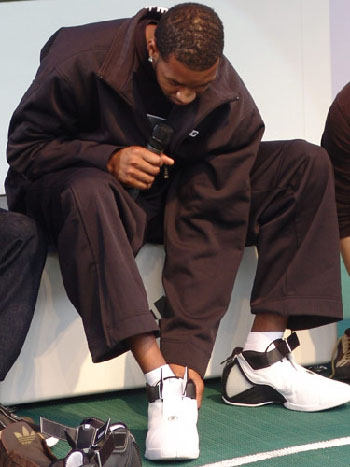 卡萨诺盛赞劳塔罗：他已经4年没去休假了，批评他的人真无知（卡萨诺力挺劳塔罗：四年未休假，批评者实在无知）