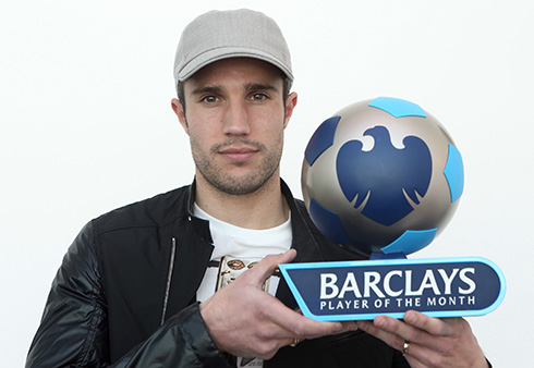 足球巴萨公布主力中场伤情，将缺阵一月（巴萨确认主力中场伤停，预计休战一个月）